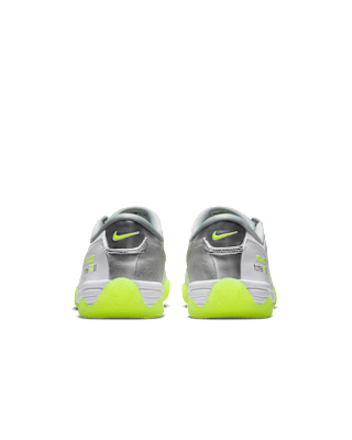 Total 90 x Palace „White and Metallic Silver” (IM1381-100) – data premiery