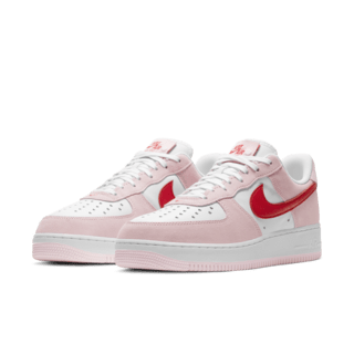 【NIKE公式】エア フォース 1 '07 'Valentine's Day' (AF 1 '07 QS / DD3384-600)
