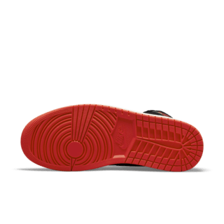 【NIKE公式】エア ジョーダン 1 MID 'Siempre Familia'（DN4904-001 / AJ 1 MID SE DOTD)