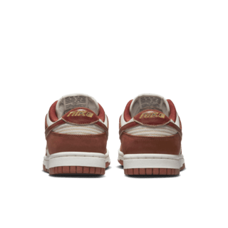 Fecha de lanzamiento del Dunk Low "Light Orewood Brown and Rugged Orange" para mujer (DZ2710-101)