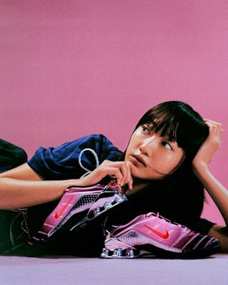 Fecha de lanzamiento de las Total 90 Shox Magia x Forget-me-nots "Shy Pink and University Red" para mujer (IQ5683-601)
