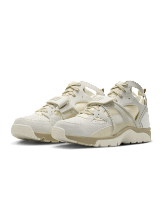 Fecha de lanzamiento de las Air Trainer Huarache "Sail and Light Khaki" (IB7678-100)