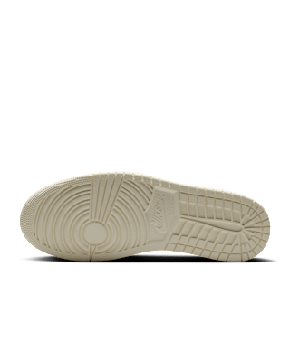Fecha de lanzamiento de los Air Jordan 1 Retro Low OG "Sail and University Red" (HQ6998-100)