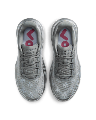 Vomero "Geyser Grey and Metallic Silver" para mulher (IQ0028-001) – Data de lançamento