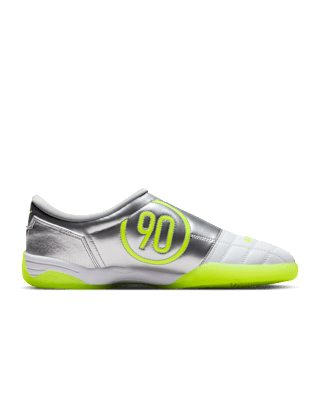 Total 90 x Palace "White and Metallic Silver" (IM1381-100) – Erscheinungsdatum