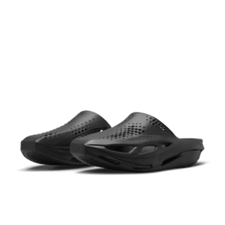 วันเปิดตัวรองเท้าแตะ 005 x MMW "Black" (DH1258-002)