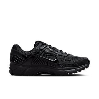 Ημερομηνία κυκλοφορίας του Zoom Vomero 5 x Dover Street Market "Triple Black" (FZ3313-001)