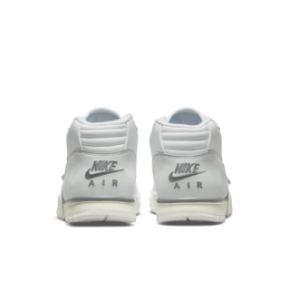 วันเปิดตัว Air Trainer 1 “Photon Dust and Light Smoke” (DM0521-001)