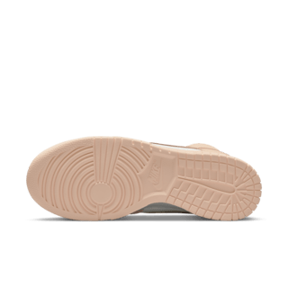 วันเปิดตัว Dunk High “Crimson Tint” ผู้หญิง