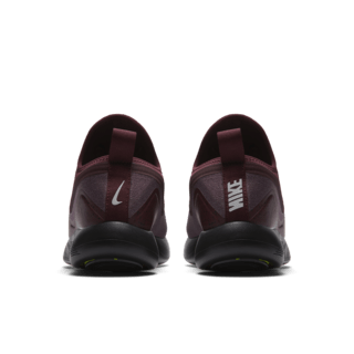 WMNS LUNARCHARGE ESSENTIAL