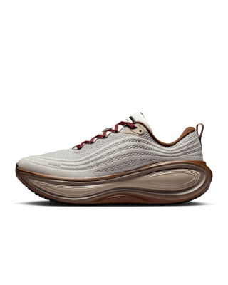 Vomero Plus „Sail and Baroque Brown” (IO4482-100) – megjelenési dátum