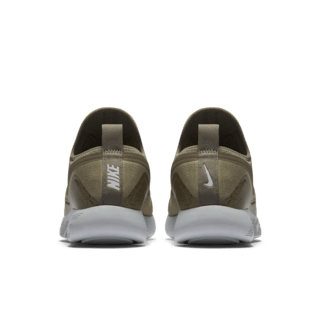 WMNS LUNARCHARGE ESSENTIAL