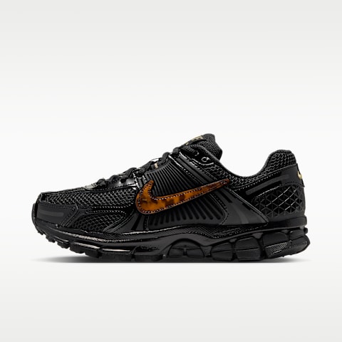 Женские кроссовки Nike Zoom Vomero 5 with Reflective Accents, цвет: Чёрный / Металлик золотой