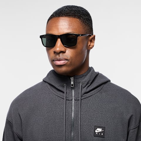 Поляризационные солнцезащитные очки Nike Vital Core, цвет: Чёрный