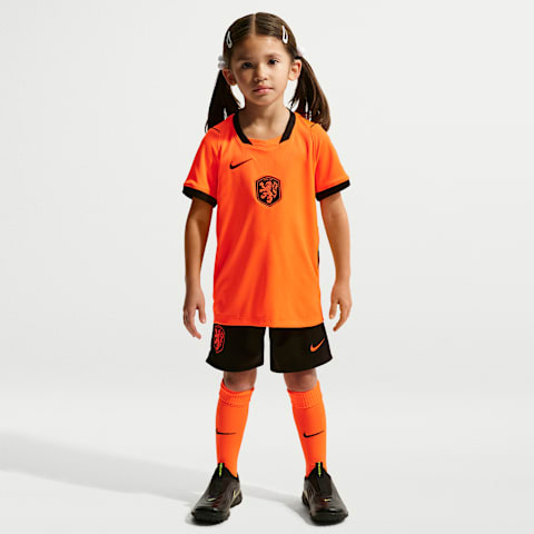 Детский футбольный комплект Nike Netherlands 2026 Stadium Home из 3 предметов, цвет: Малиновый / Чёрный