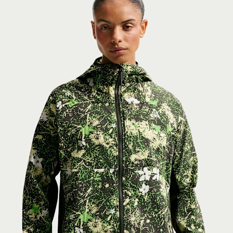 Женская куртка Nike ACG Five Towers UV Protection, цвет: Чёрный еловый / Лаймовый