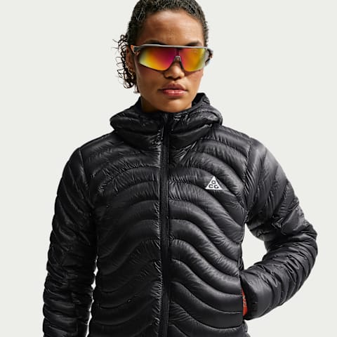 Женский сверхлёгкий пуховик Nike ACG Lava Flow Therma-FIT ADV, цвет: Чёрный / Снежный белый