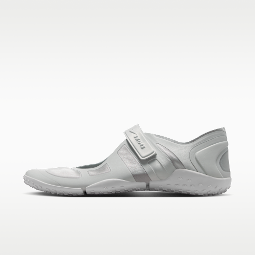 NikeSKIMSリフト サテン
