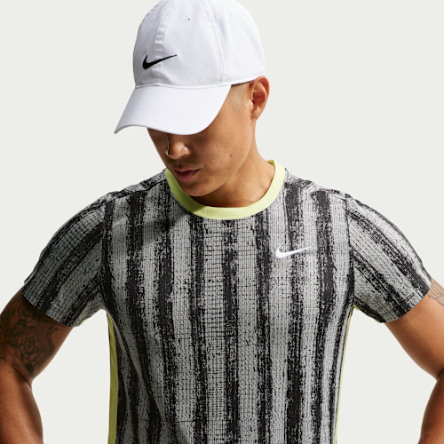Nikeコート ビクトリー