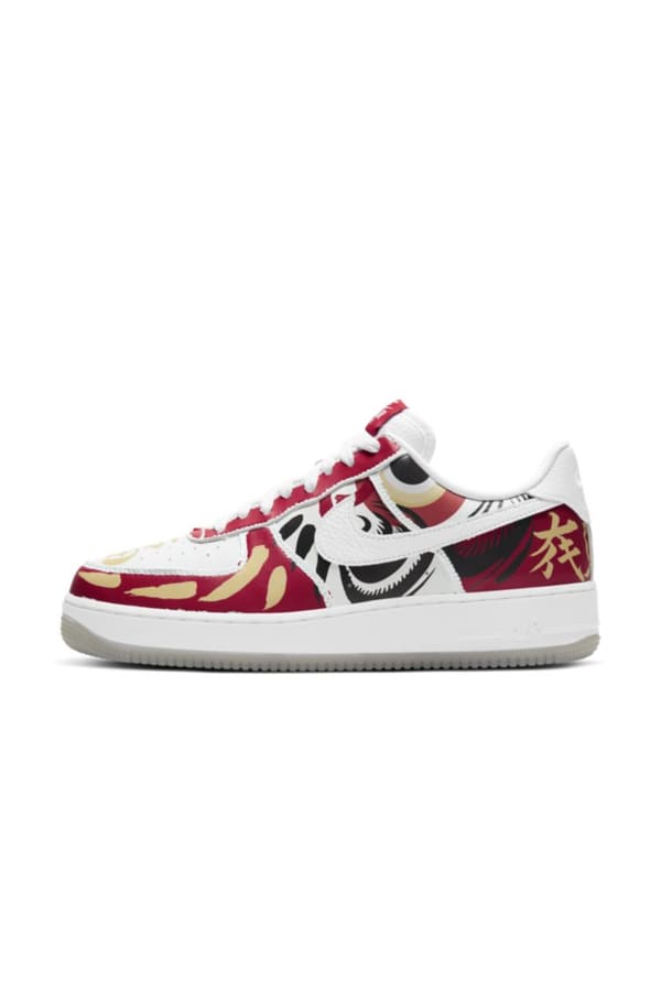 NIKE公式】エア フォース1 '07 'Daruma' (DD9941-100 / AF 1). Nike SNKRS