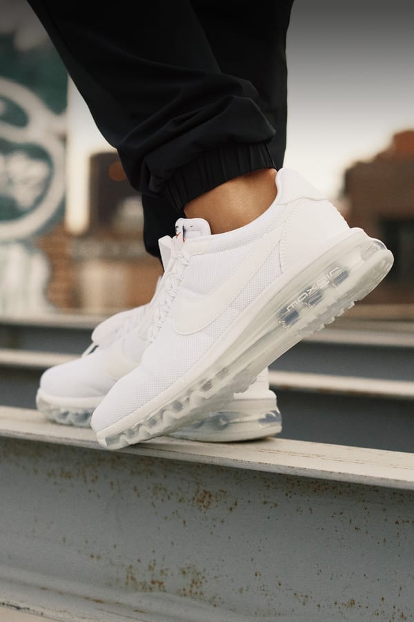 Nike Air Max LD ZERO Triple White voor dames. Nike SNKRS