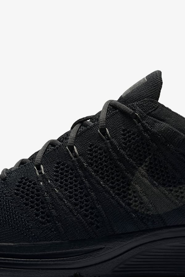 NIKE公式】ナイキ フライニット トレーナー 'Black & Anthracite' (AH8396-004 / Flyknit Trainer).  Nike SNKRS