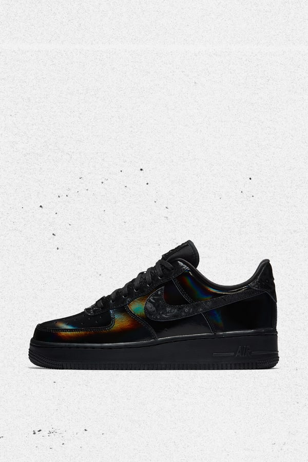 Nike Air Force 1 Low Black Summit White fur Damen Erscheinungsdatum. Nike SNKRS