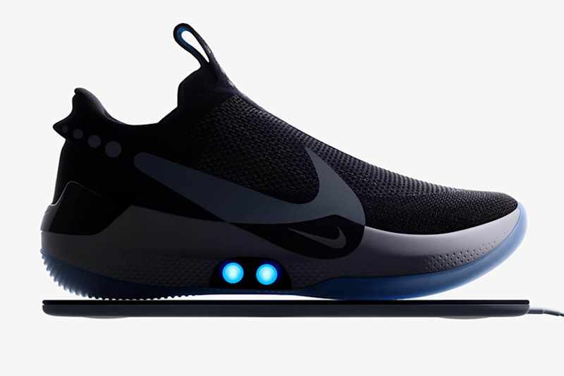 Nike Adapt BB（アプリで締め具合を変えられる靴）（Nike 公式のページの写真）
