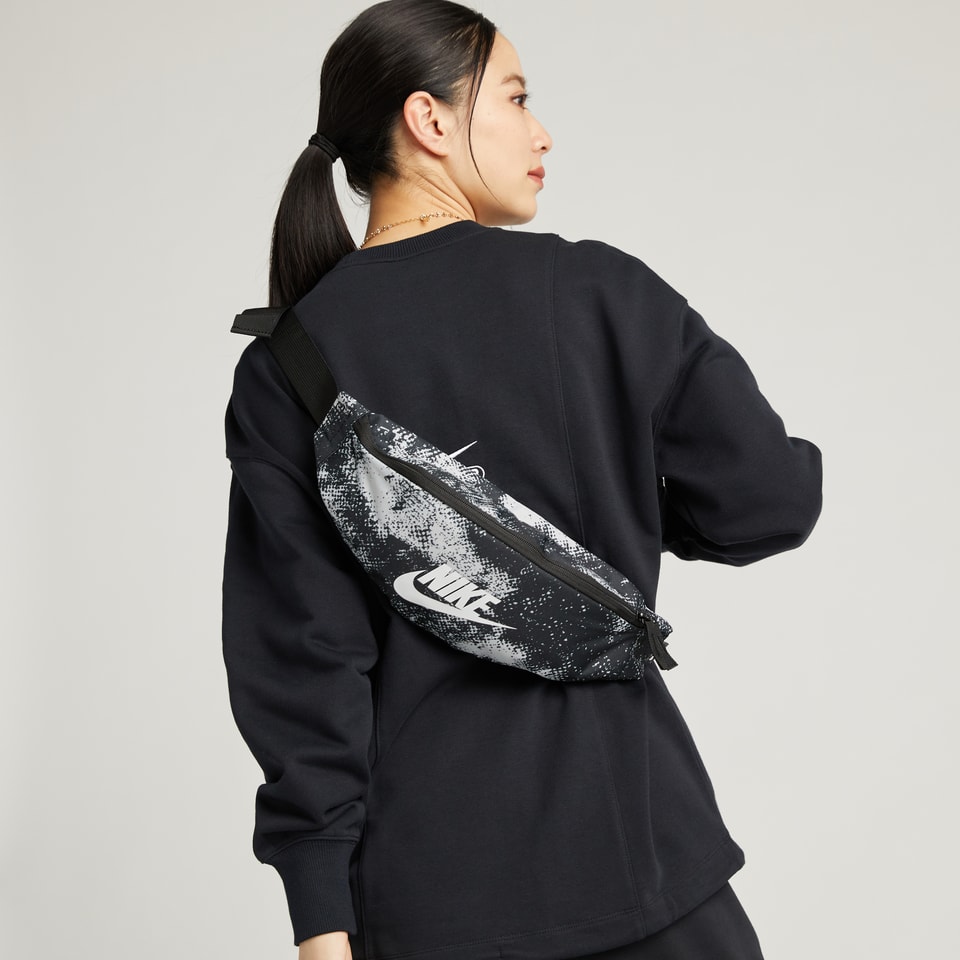 Nike sportswear discount heritage fanny pack