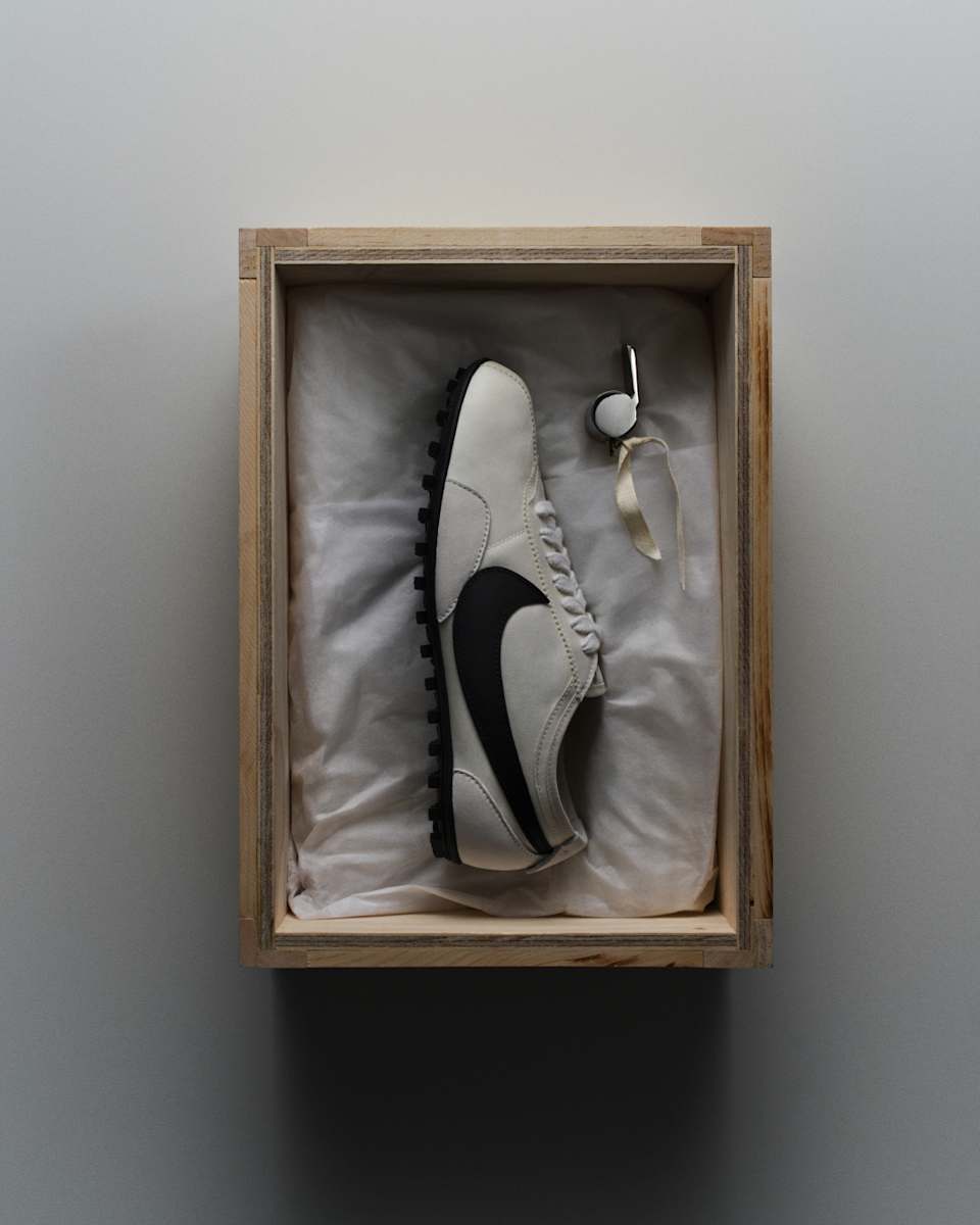 우먼스 문 슈 'Soft Pearl and Black'(II0407-001) 출시일