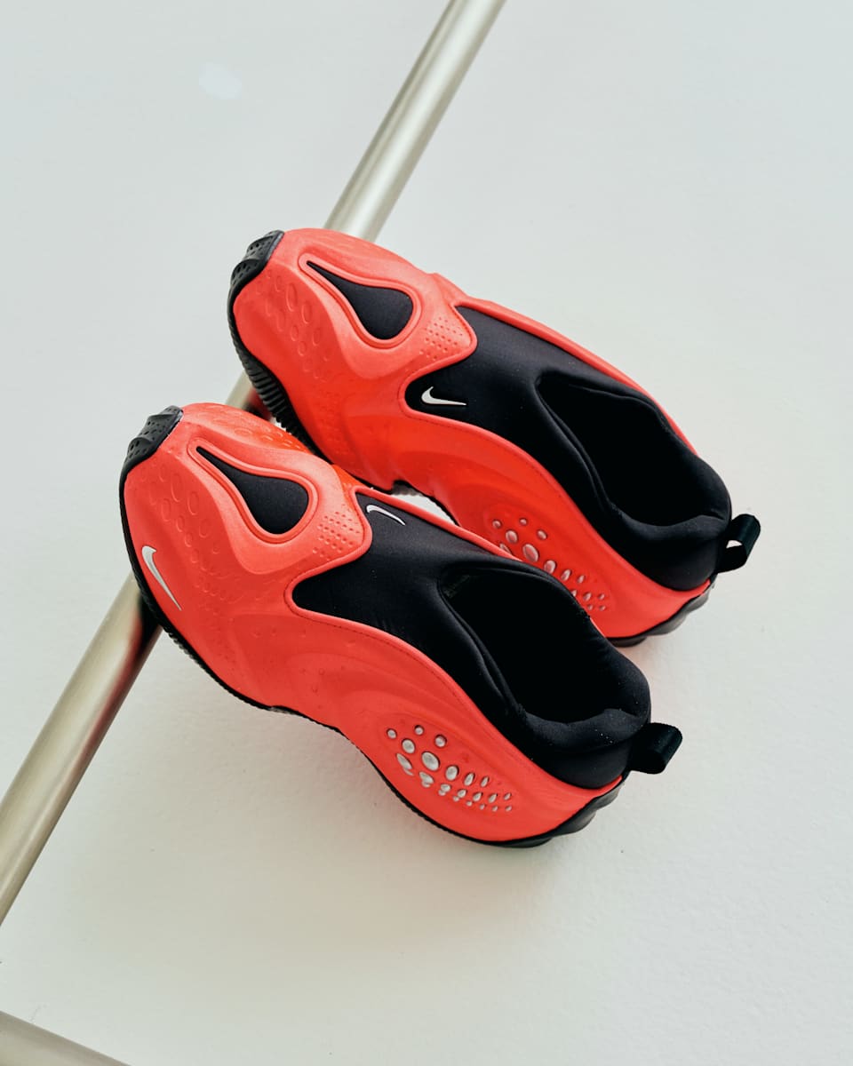 วันเปิดตัว First Sight Shadow "Light Crimson and Metallic Silver" ผู้หญิง (HQ2410-600)