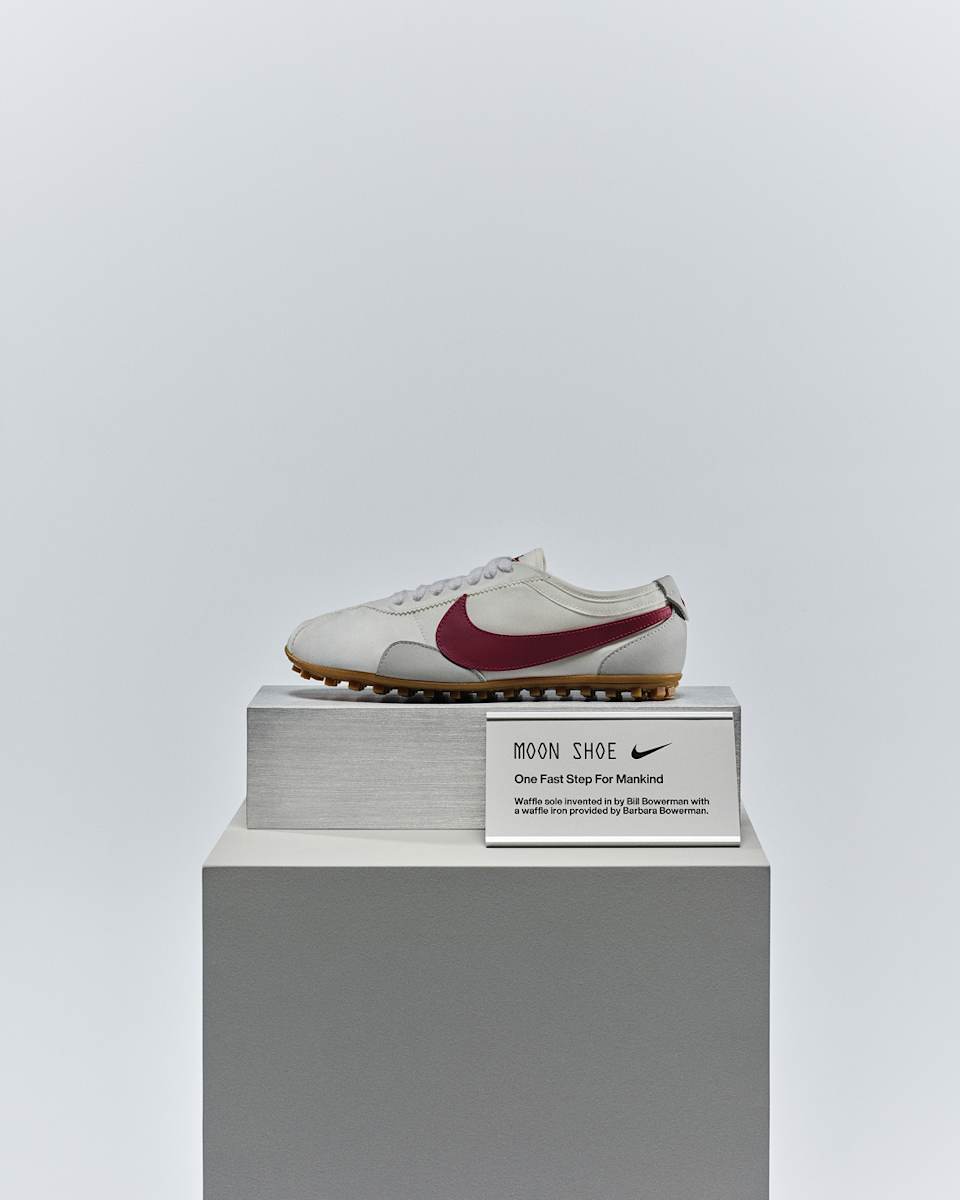 우먼스 문 슈 'Summit White and Gum Light Brown'(II0407-100) 출시일