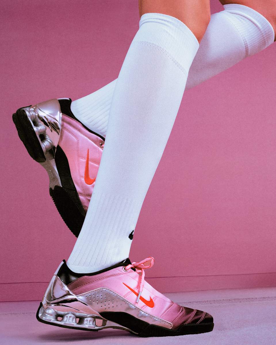 Date de sortie de la Total 90 Shox Magia x Forget-me-nots "Shy Pink and University Red" pour femme (IQ5683-601)