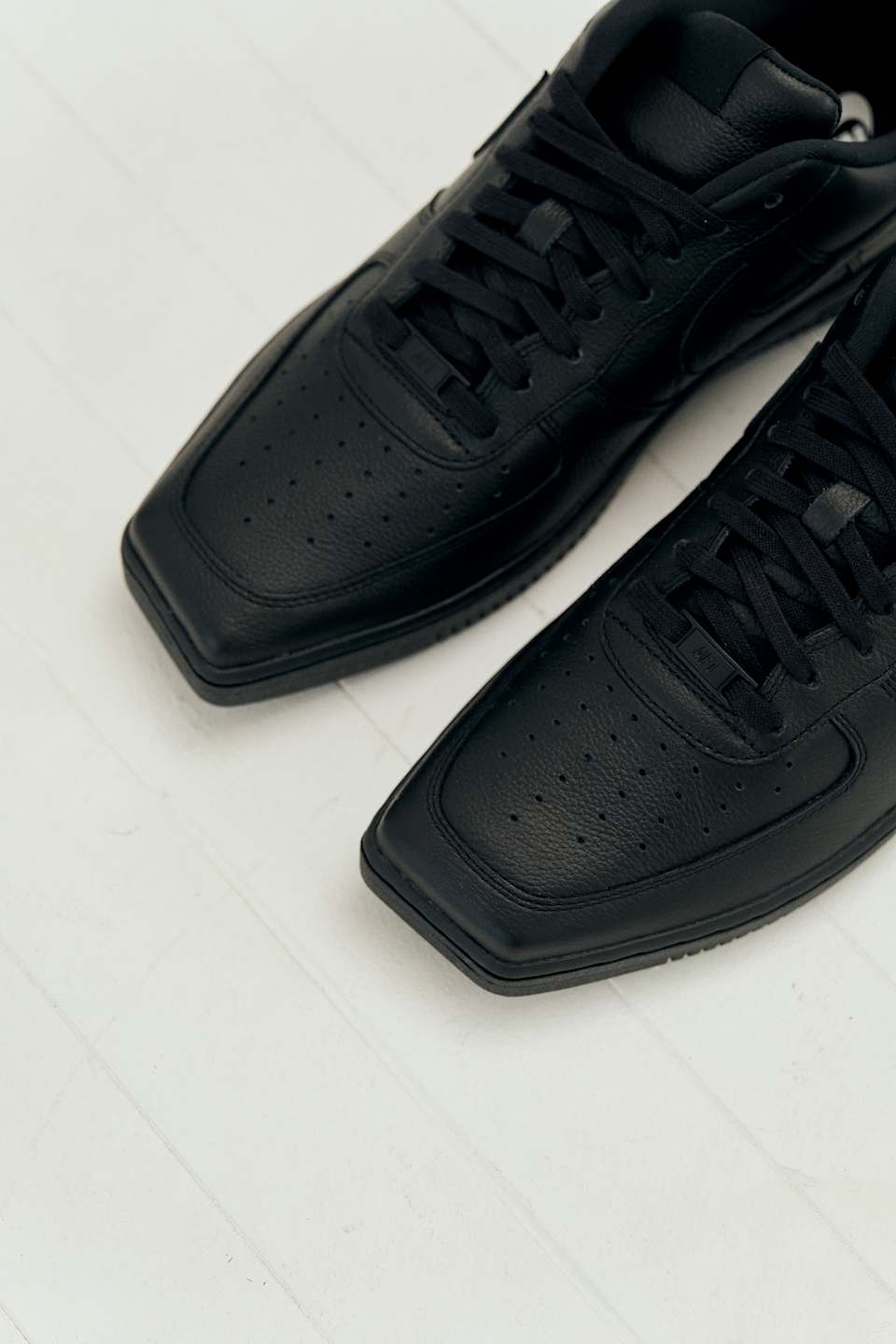 【NIKE公式】レディース エア フォース 1 スクエア トウ 'Black' (JF7766-001) 発売日