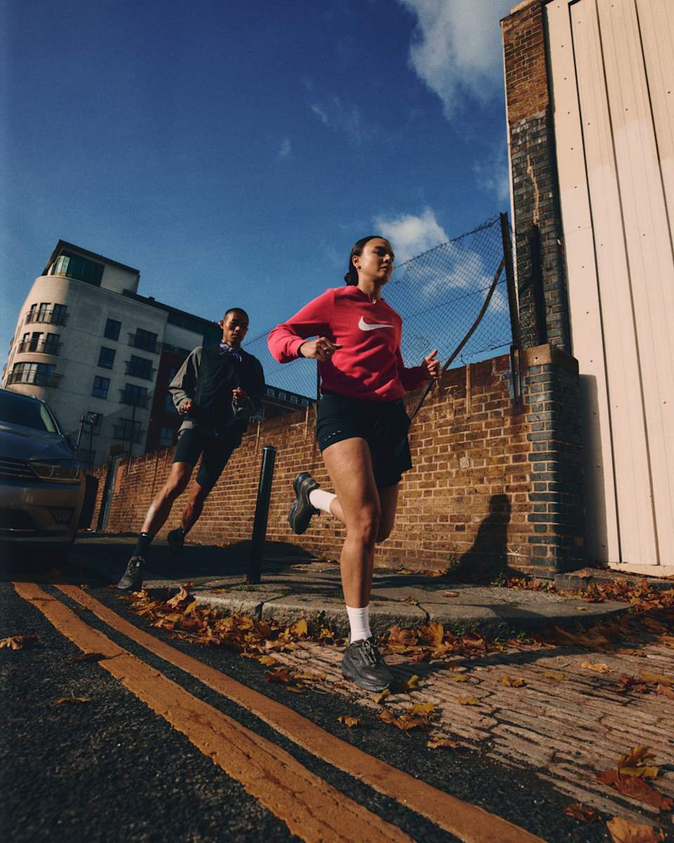 페가수스 프리미엄 "Light Loden and Dark Charcoal": Editorial