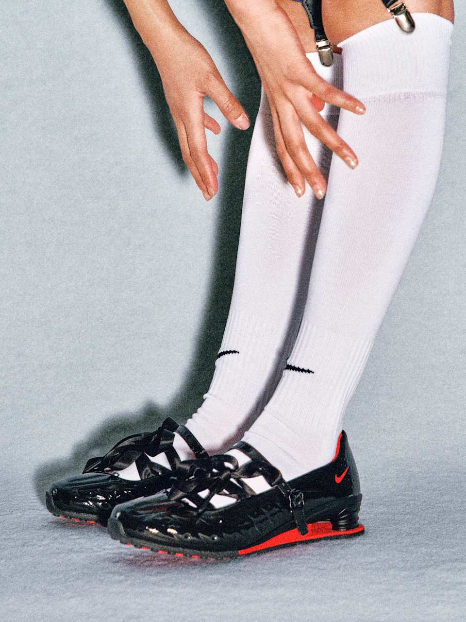 【NIKE公式】レディース ショックス Z カリストラ x レーベルフッド 'Black and University Red' (IW7881-001) 発売日