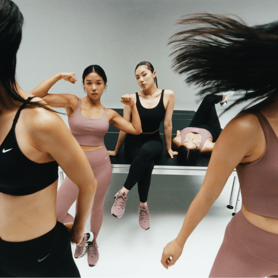 บราและเลกกิ้ง Nike
