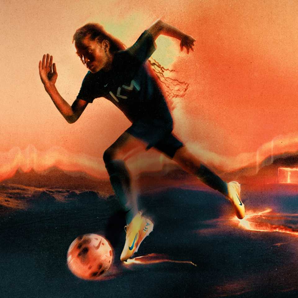 Kylian Mbappé Junior Football Kits & Boots. Nike IL
