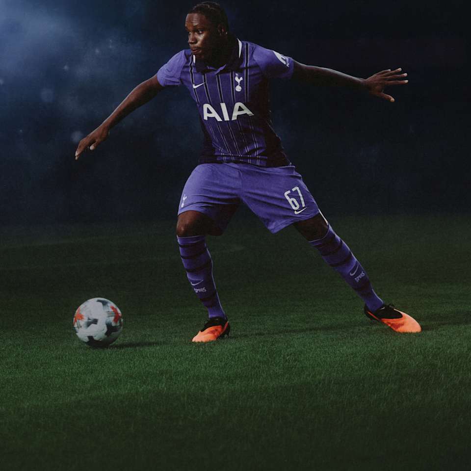 Tottenham Hotspur. Nike TR