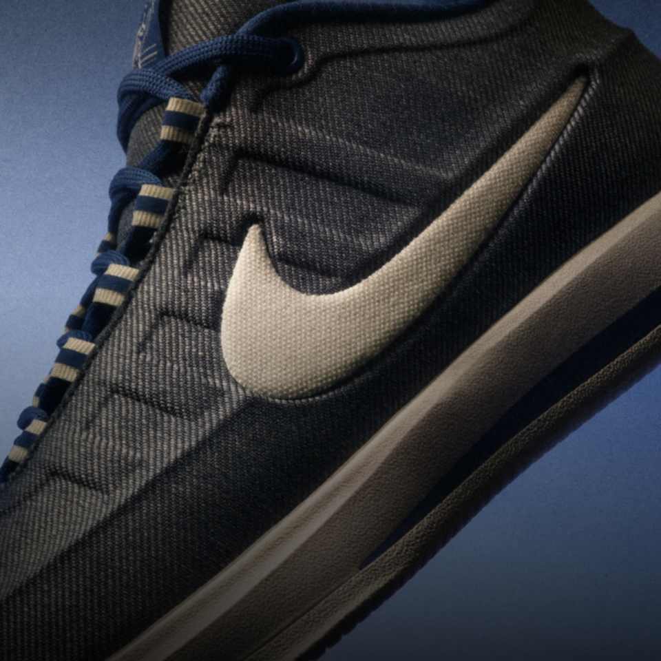 LOW-PROFILE 
LOOK. BETTER 
ON-COURT FEEL.