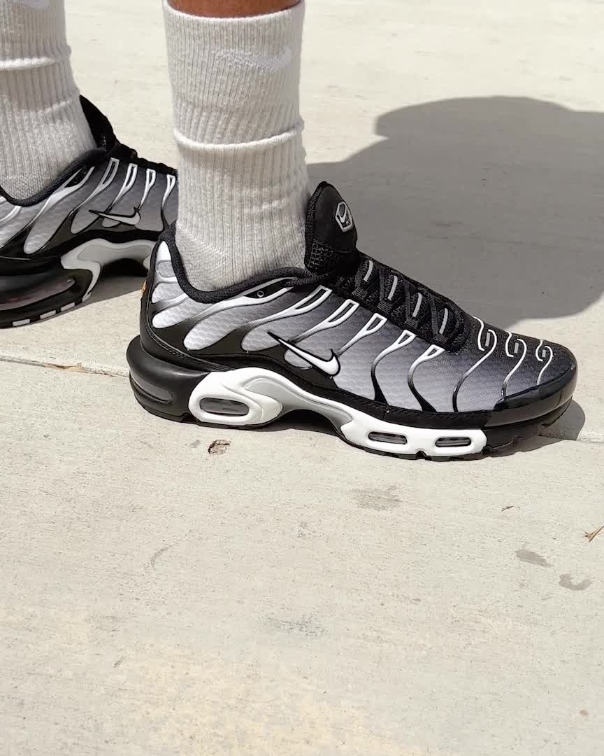 black nike air max plus on feet