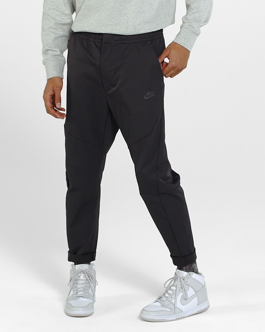 Nike Sportswear Tech Essentials Unlined Pants.