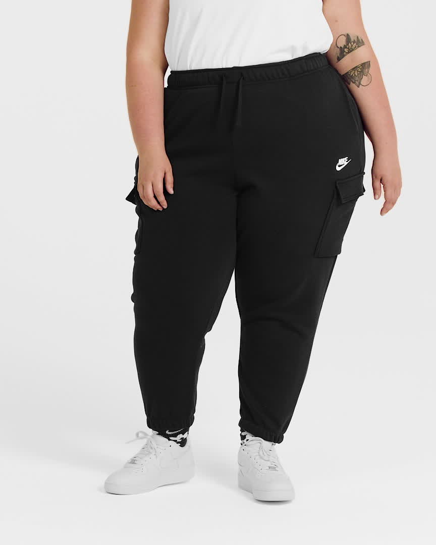 Nike Sportswear Club Fleece Women's Mid-Rise Oversized Cargo Sweatpants Size). Nike.com