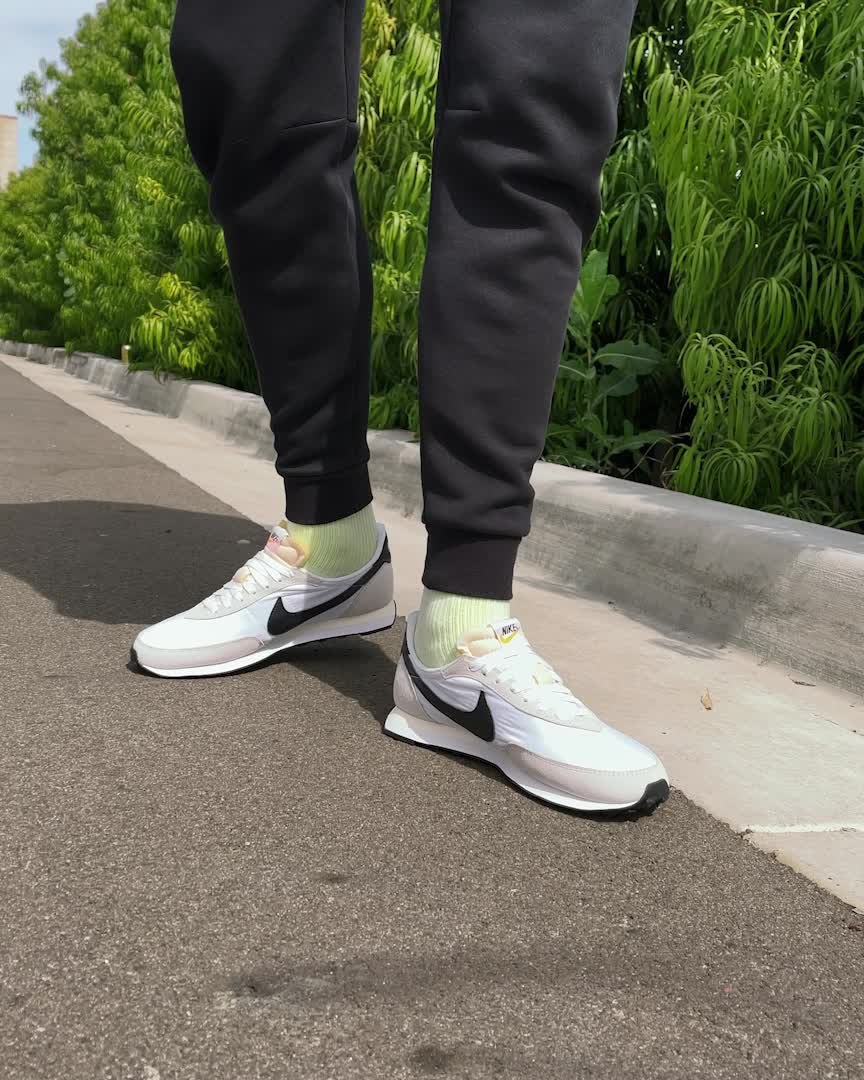 nike waffle trainer white