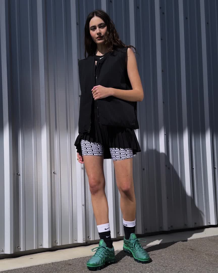 vapormax plus girl
