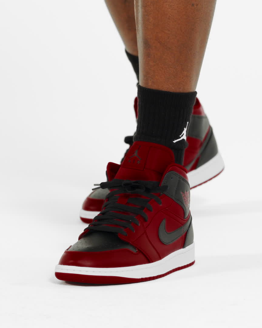 Air Jordan 1 Mid Shoes. Nike SE