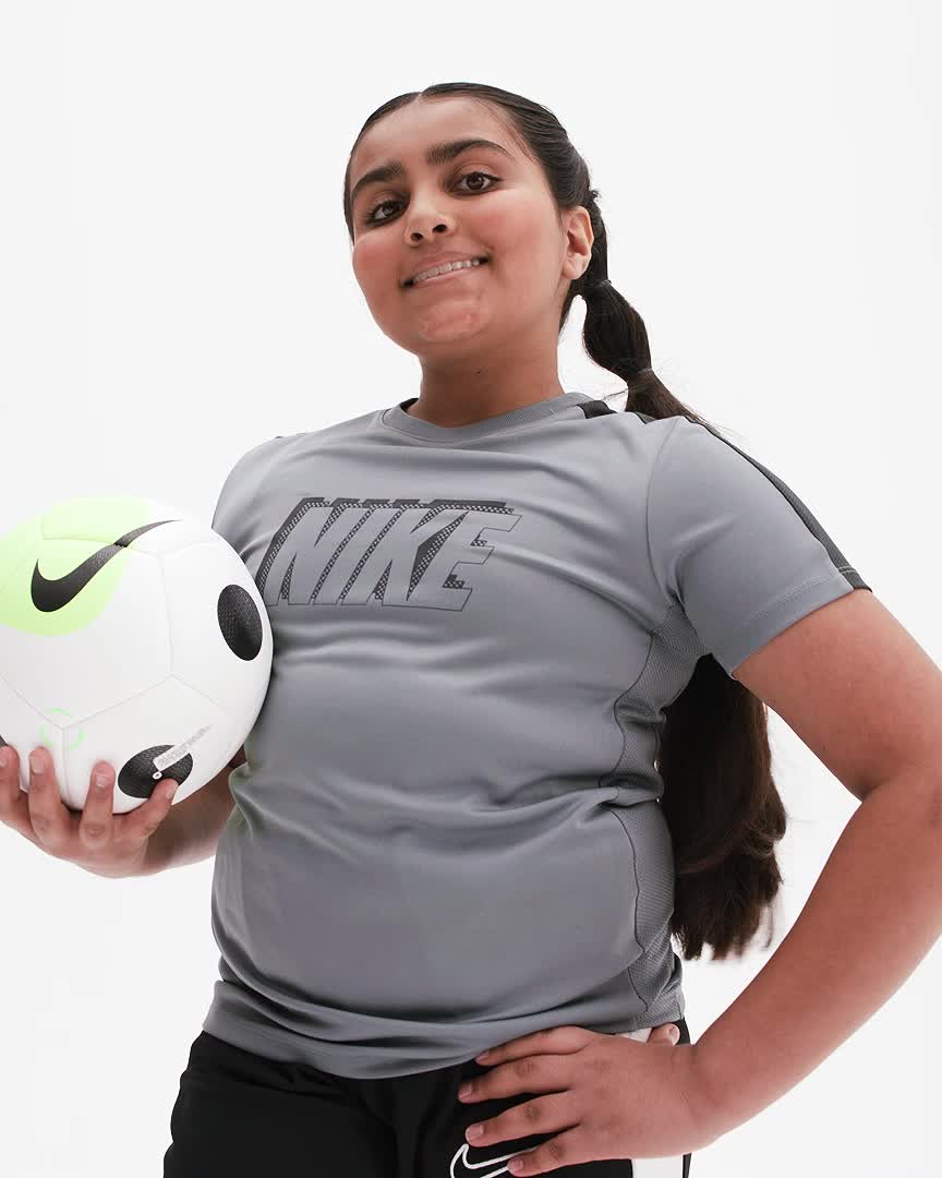 Nike Dri-FIT Academy23 Older Kids' Football Pants. Nike CA