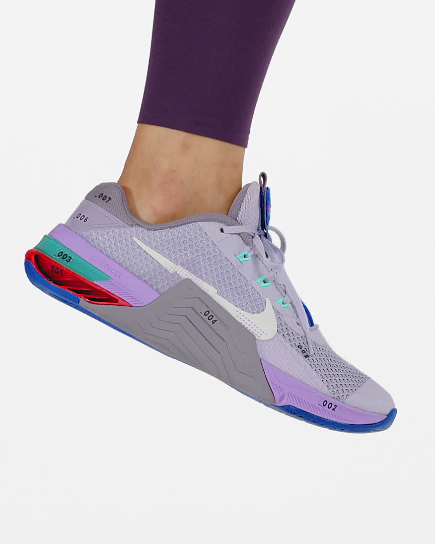 nike training metcon 2 sneakers in white and lilac