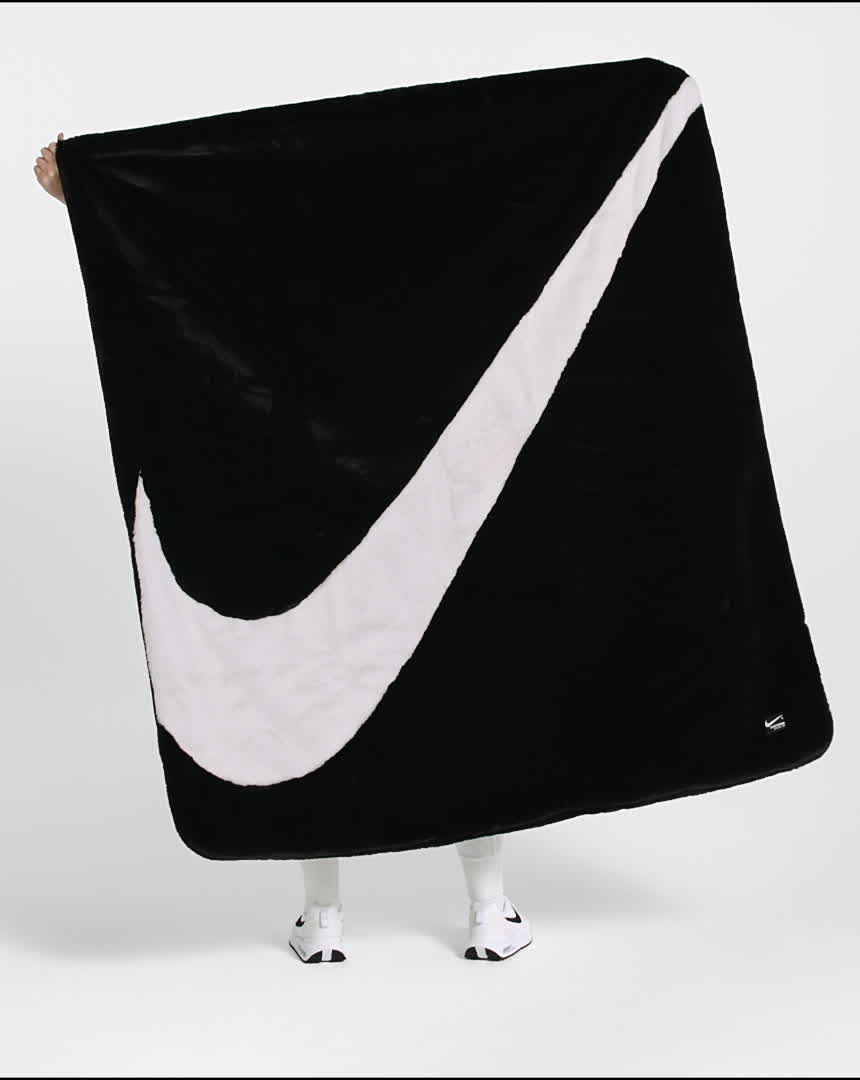 Nike Sportswear Faux Fur Blanket. Nike SI
