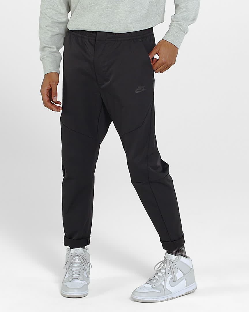 luto arrepentirse montón Nike Sportswear Tech Essentials Men's Unlined Commuter Pants. Nike.com